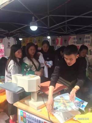 夏日地摊热浪来袭 广告设计如何成为小成本创业的黄金赛道